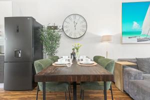 Atlantic Port 10 by Host Agents