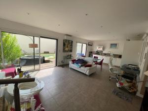 Maison familiale avec piscine à Juvignac, 90 m², 6 pers.