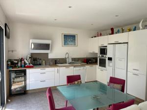 Maisons de vacances Maison familiale avec piscine a Juvignac, 90 m², 6 pers. : photos des chambres