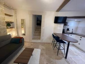 Face au théâtre antique - balnéo - jardin