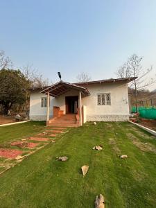 Farmstay in Karjat along canal side in Mango orchard