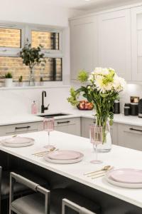 Stylish 2BR Apt in Highbury & Islington with Garden