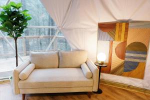 "The Perch" Elevated Woodsy Modern Stay w Hot Tub