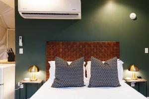 "The Perch" Elevated Woodsy Modern Stay w Hot Tub