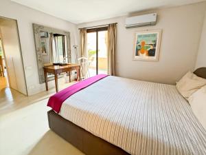 Green Heaven Apt, Rickeys