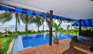 Beachfront Oasis with Private Pool and Jacuzzi on Samuis Bang Por Beach