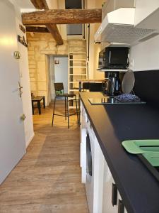 Iris, 4 personnes, centre pieton Ecusson, Tram, 3ème étage sans ascenseur