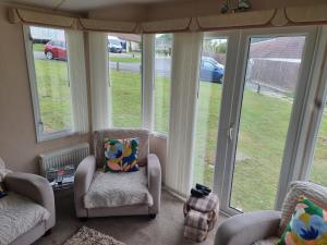 Chalet-Sleeps 6-Free ferry 7 days bookings Jul Aug