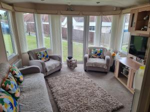 Chalet-Sleeps 6-Free ferry 7 days bookings Jul Aug