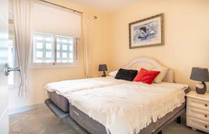 2- bedroom apartment with seaview & great location