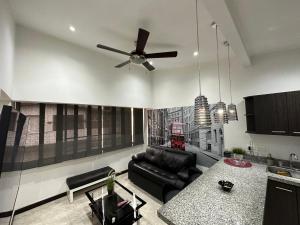 London suites, By Poblado Suites