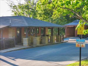 Tranquil Mountain Cabin Retreat near Anakeesta