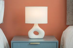 City Centre - Executive Hub Apartment - 2 Bedroom 2 Bathroom - Free Parking, Fast WIFI & Smart TV with Netflix by Yoko Property