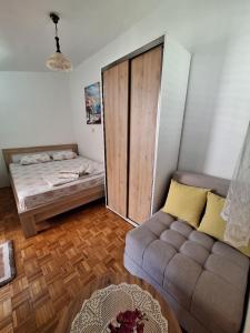 King Studio with Sofa Bed room in Apartments Kuc