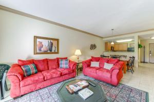 Mountain Escape with Pool Access in Pigeon Forge!