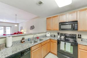 Mountain Escape with Pool Access in Pigeon Forge!