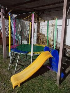 Cabana com Ar condicionado e area de cozinha e banheiro compartilhado a 10 minutos do Parque Beto Carrero