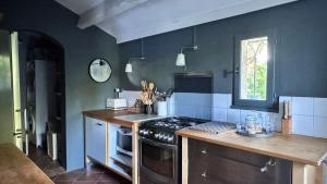 Villas Maison de Charme Uzes piscine 6 a 7 Personnes en pleine nature : photos des chambres