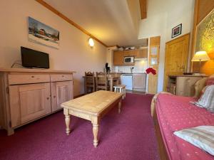 Appartements Bel appart avec piscine, parking et Wi-Fi, a 200m des pistes - FR-1-505-107 : photos des chambres