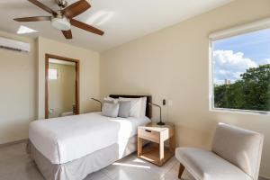 Near airport, 2 bedrooms, 4 guests, pool!