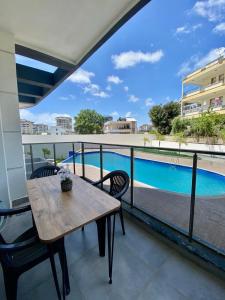 Stylish 1BR Flat Pool View & 10 min Walk to Beach