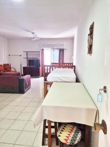 Ótima Kitnet pé na areia na praia de Pitangueiras c vista para o mar.