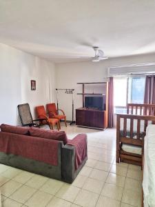 Ótima Kitnet pé na areia na praia de Pitangueiras c vista para o mar.