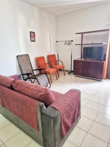 Ótima Kitnet pé na areia na praia de Pitangueiras c vista para o mar.