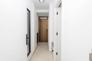 Las Arenas Cosy Flat - Balcony & AC