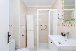 Las Arenas Cosy Flat - Balcony & AC