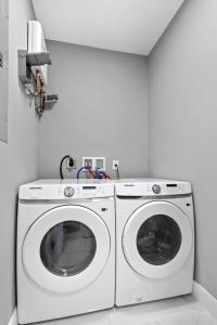 Spacious 4-BR House W Free Parking