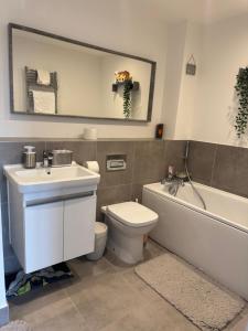 Bedroom in West Sussex with locks,Private Bathroom & Free Parking