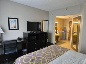 King Studio Suite - Non-Smoking room in Baymont by Wyndham Janesville