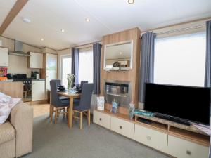 Seashell Lodge, 50 Foxburrow Hang