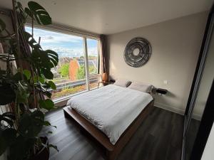 Panoramic Pondview Penthouse