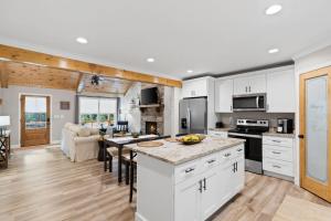 MTN Views-Hot Tub- Games-Dog Friendly