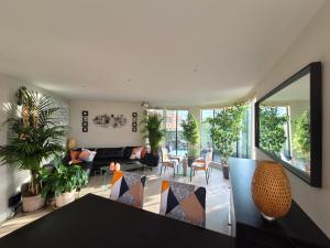 Panoramic Pondview Penthouse