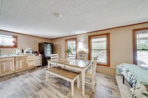 Waterfront Retreat on Raymond Gary State Lake