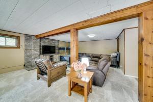 Waterfront Retreat on Raymond Gary State Lake