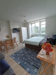 Close to Beach and Town Square