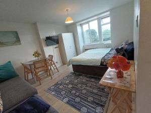 Close to Beach and Town Square