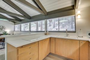 Ski, Hike and Explore! Twin Peaks Cabin with Deck