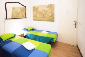 Twin Room with Shower room in Pensión Arosa