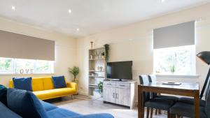 1 BDR Flat At Caledonia Luxe Stays Short Lets & Serviced Accommodation Alloa