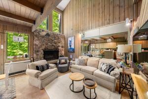 Townhouses near White Mtn Perfect for Large Groups