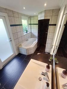 Grand Lux House with private parking