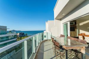 Curaçao 201 - Cobertura duplex com jacuzzi privativa - 50 metros da Praia de Canto Grande!