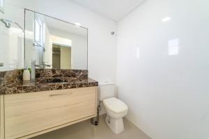 Curaçao 201 - Cobertura duplex com jacuzzi privativa - 50 metros da Praia de Canto Grande!