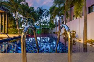 Villa Fam with Private Pool Near Nai Harn Beach