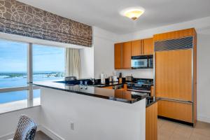 Four Seasons Miami Two Bedroom - 2Bath Ocean view Suite - Amazing views